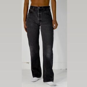 Vintage Levi’s 535 high-waisted black jeans. 🖤